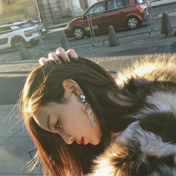 Teddy Bear Key Earring - Picture 2 of 2